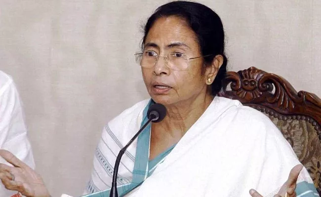 Mamata Banerjee the PM candidate of anti-BJP front, hints Omar Abdullah - Sakshi