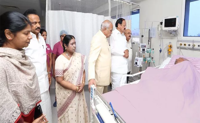 Venkaiah And Sitaram Visits Karunanidhi In Kauvery Hospital - Sakshi