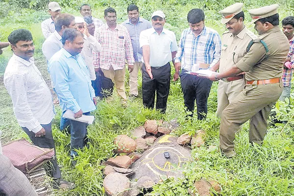 Investigation on illegal mining - Sakshi