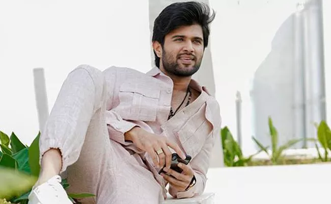 Vijay Devarakonda Geetha Govindam Release Date Announced - Sakshi