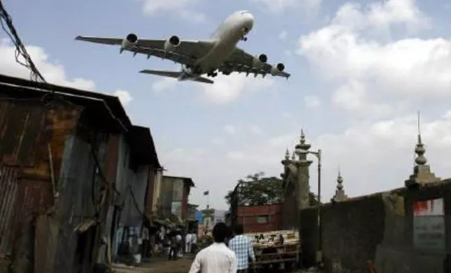 Mumbaikars Fear Of Flights Crashes - Sakshi