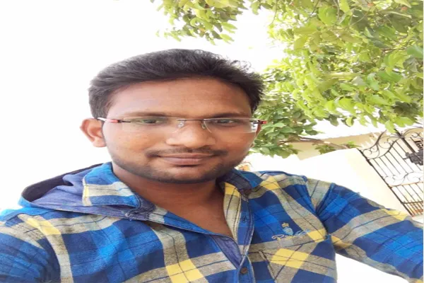 Man shoots selfie video before suicide - Sakshi