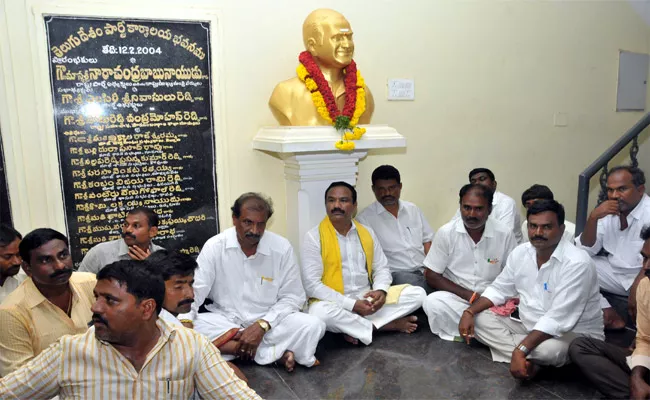 TDP Leader Kannababu Resignation Drama In Nellore - Sakshi