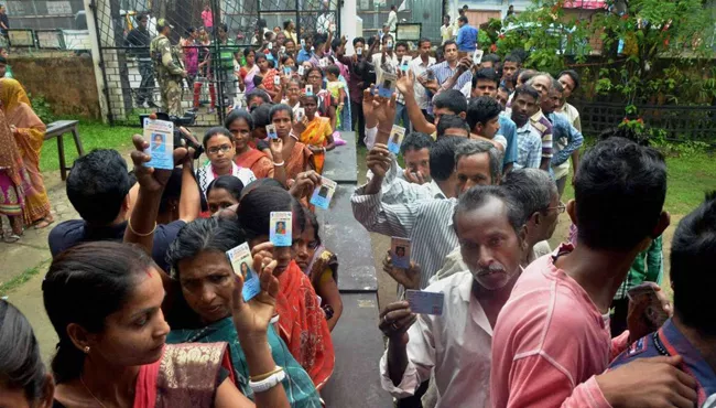 40 Lakh People Not Included In NRC Draft In Assam - Sakshi