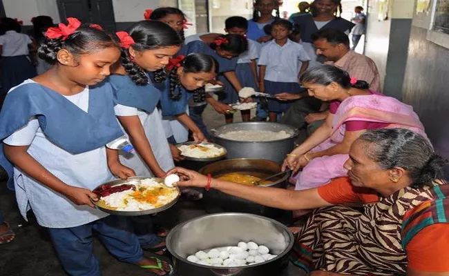 Telangana Govt To Roll Out Mid Day Meal Scheme Adilabad - Sakshi