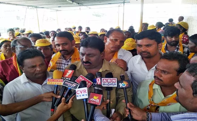 Disputes In TDP Activists  - Sakshi