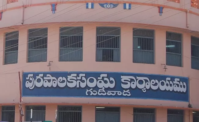 TDP Leaders Conspiracy Against counselor in Gudivada - Sakshi