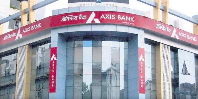 Axis Bank profit slides 46 persent - Sakshi