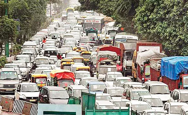 Delhi Police Submitted Report To Supreme Court Over Traffic Issue - Sakshi