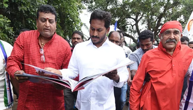 Actor Pruthvi Participates in YS Jagan Padayatra - Sakshi