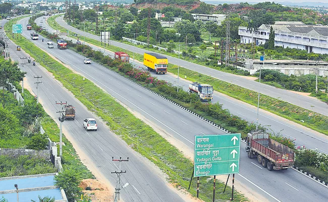 Central Government Agree To Six Lane Road To Yadadri - Sakshi