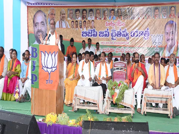 BJP President Laxman Criticized On KCR - Sakshi