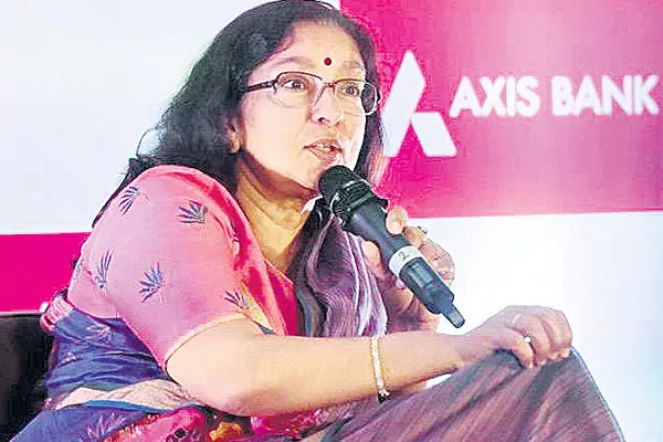 Axis Bank CEO Shikha Sharma's Pay Hike In FY18 - Sakshi