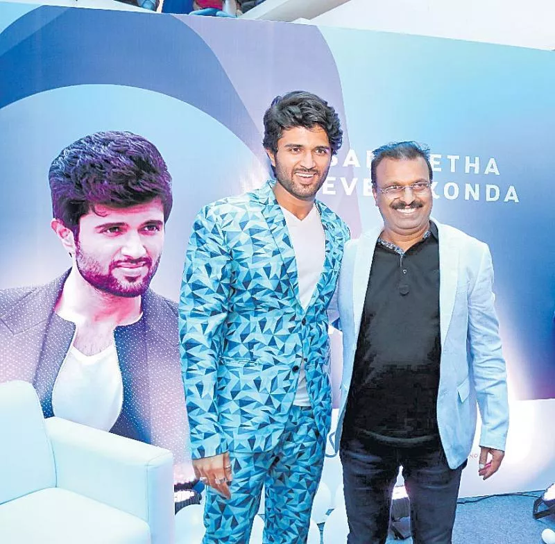 ‘Vijay Devarakonda  becomes Brand Ambassador for Sangeetha mobiles - Sakshi