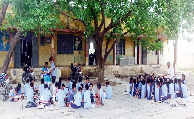 School management committees Delayed Government Schools Guntur - Sakshi