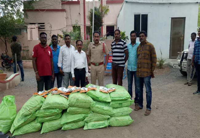 Fake Cotton Seeds In Mancherial - Sakshi