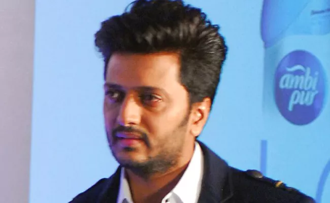 Ritesh Deshmukh Apologized For Photo Session In Raigad - Sakshi