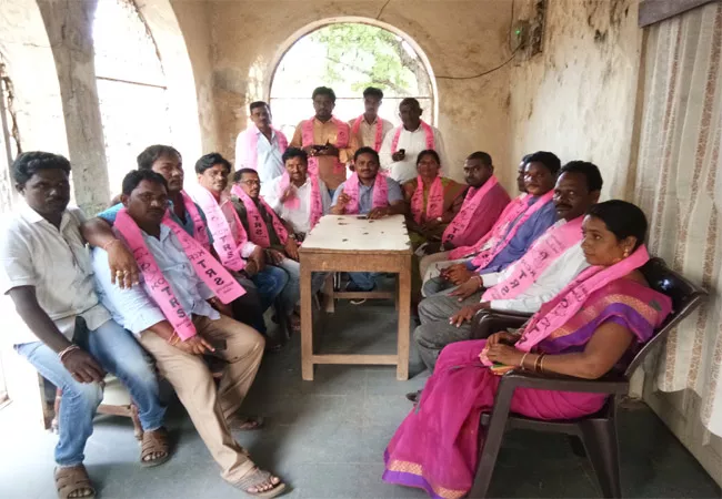 TRS Leaders Comments On Congress Leaders Adilabad - Sakshi