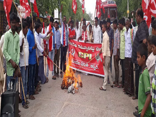 AP Special Status CPI CPM Leaders Protest In Kurnool - Sakshi