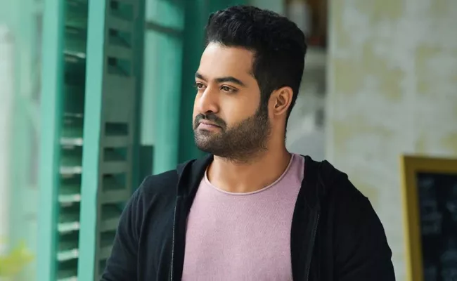 Jr Ntr Is Going To College For Aravinda Sametha - Sakshi