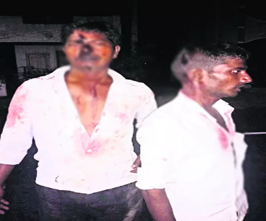 TDP Leaders Attack On YSRCP Leaders Anantapur - Sakshi