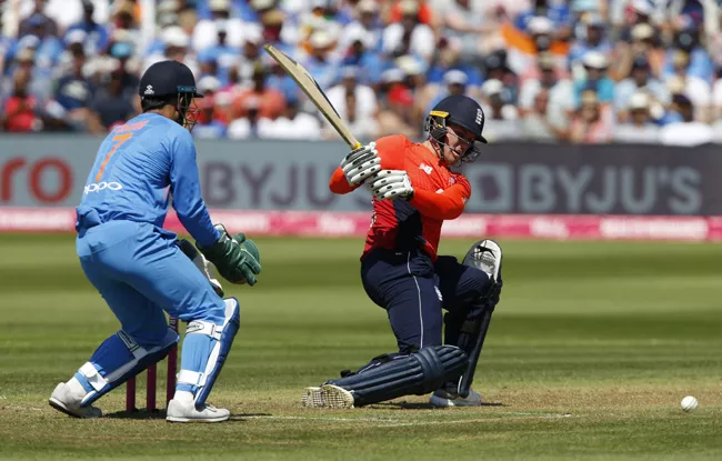 England Sets 199 Runs Target In Third T20 - Sakshi