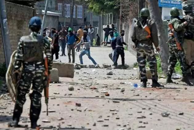 Teenage girl among three killed in firing by security forces in Kashmir - Sakshi