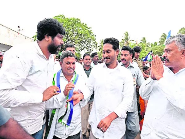 Byreddy Karunakar Reddy Join YSRCP Kurnool - Sakshi