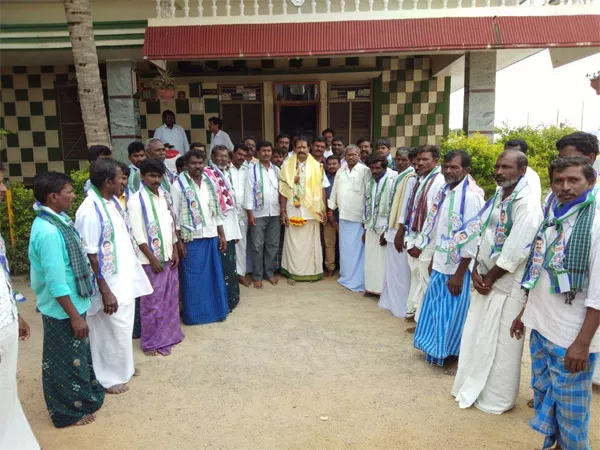 TDP BJP Leaders Join YSRCP Kurnool - Sakshi