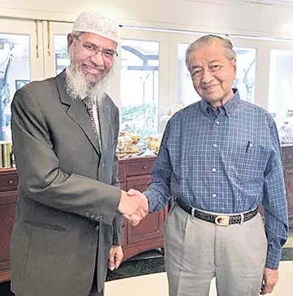 Malaysian PM meets Zakir Naik - Sakshi