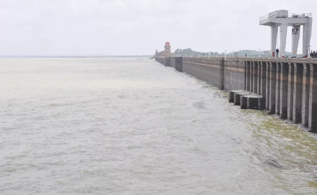 Tungabhadra dam Filled With Flood Water Anantapur - Sakshi