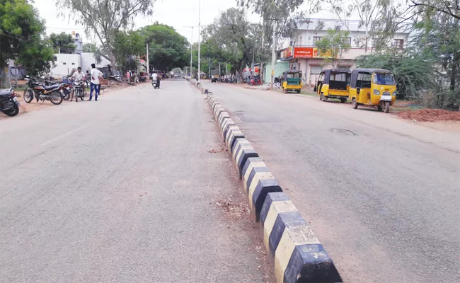 Commission Charges For CC Road Works In Anantapur - Sakshi