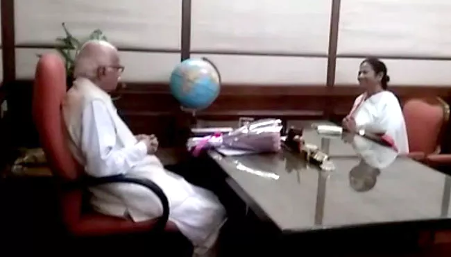 Mamata Banerjee Meets LK Advani In Parliment - Sakshi