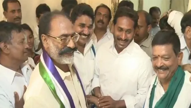 Continuing Joinings In YSRCP - Sakshi