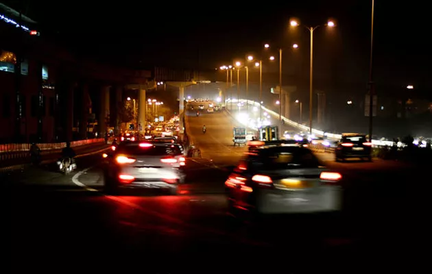 Mans DeadBody Found At New Delhis Dhaula Kuan Flyover - Sakshi