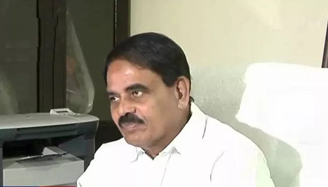 Palle Raghunatha Reddy In Land Dispute In Anantapur - Sakshi