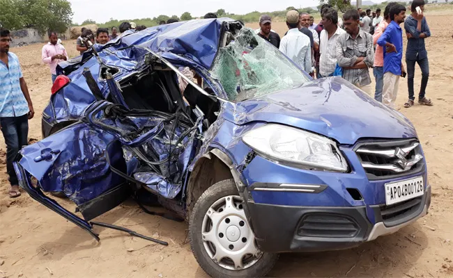 Three Died In Muddanur Car Accident YSR kadapa - Sakshi