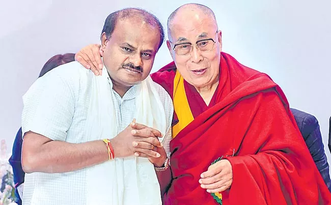 Dalai Lama Apologies For Anti Nehru Remarks - Sakshi