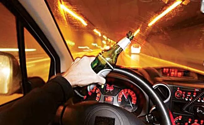 Police Acts Favour For A Tycoon In Drunk And Drive In Hyderabad - Sakshi