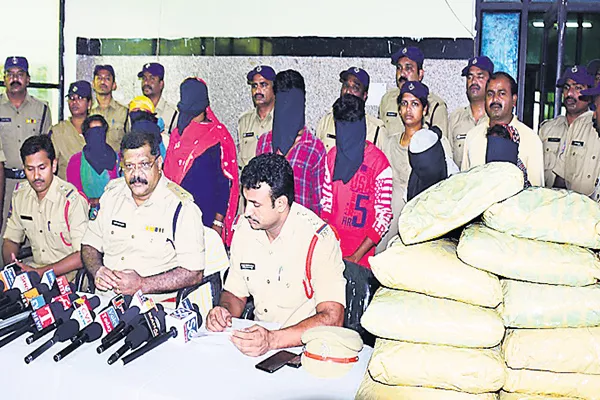 117 kg of cannabis caught - Sakshi