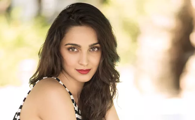 Kiara Advani Romance With Vijay In Her Next Movie - Sakshi