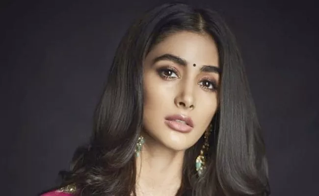 Pooja Hegde Fires On British Airways - Sakshi