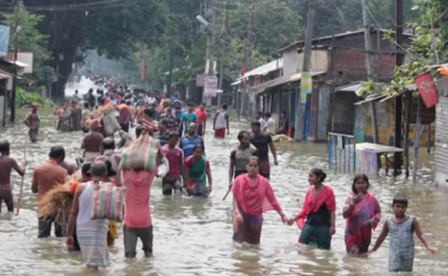 Heavy Rains In Kerala Red Alert Issued - Sakshi