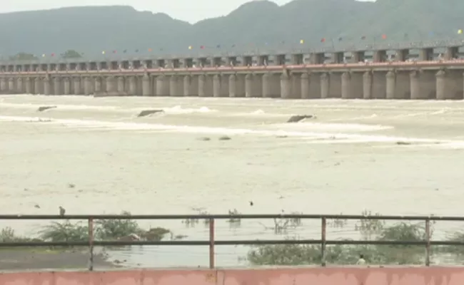 Heavy Floods At Prakasam Barrage - Sakshi