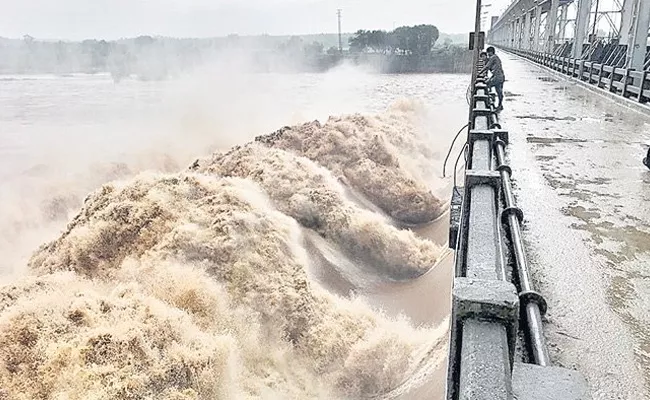 Heavy Rains In Telangana Districts - Sakshi