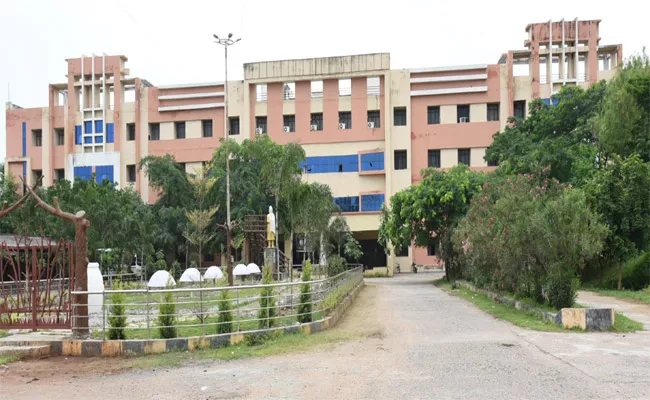 Drawbacks In Rims Medical College In Adilabad - Sakshi