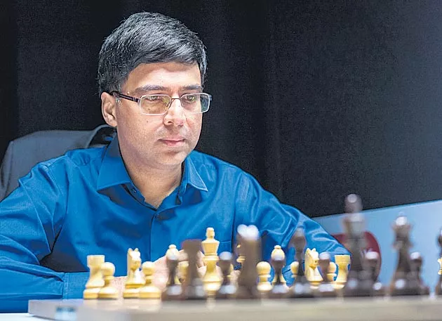 Anand tied fourth after first day of St. Louis rapid chess - Sakshi