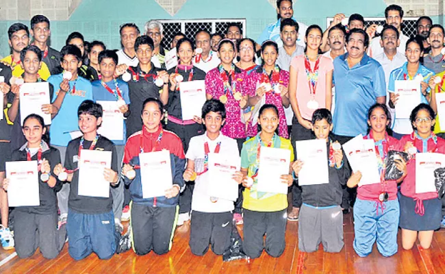 Abhilasha gets Hat trick titles - Sakshi