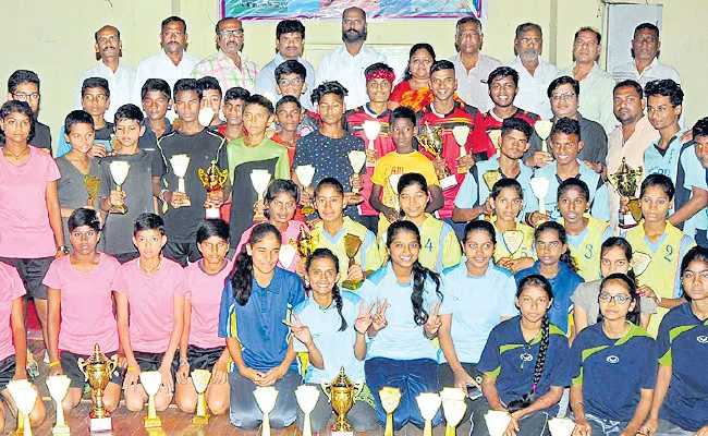  Hyderabad, Ranga Reddy emerge champions in sepak takraw - Sakshi