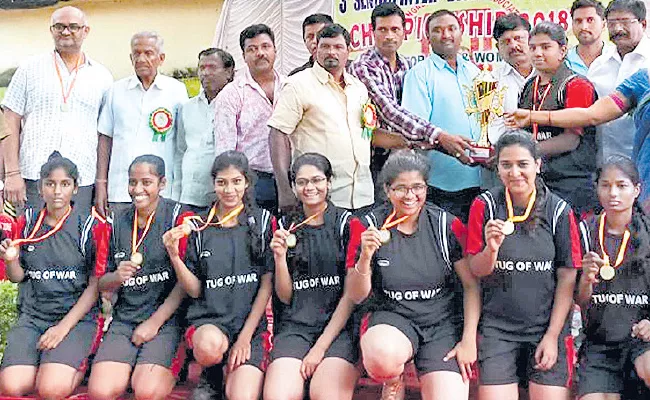 Hyderabad Womens Team got Tug of war Title - Sakshi